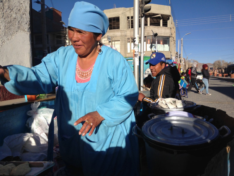 Bolivia salt flats_people uyuni